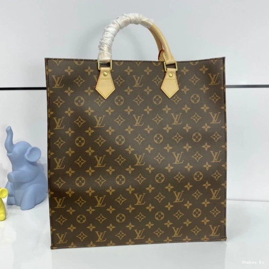 PLAT LOUIS VUITTON SAC 0822